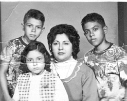 moms1976.jpg